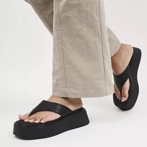 Vagabond Black Platform Sandals Size 9